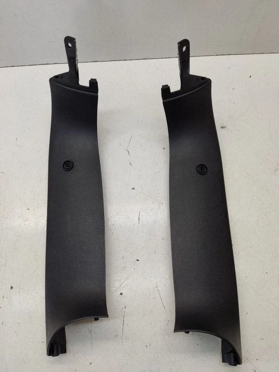 Tailgate/trunk side cover trim – Mini Cooper Countryman R60 (2011-2016)