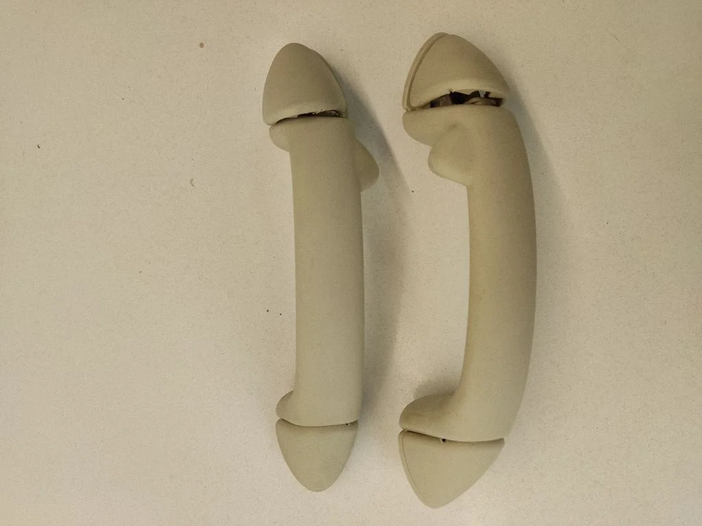 Rear interior roof grab handle 9807345