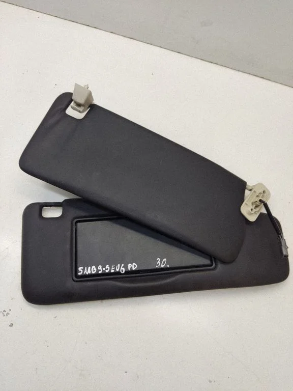Sun visor 4683579