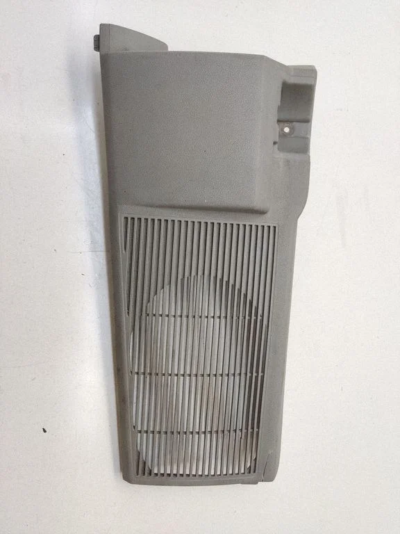 Pakiriiuli kõlari restkate
