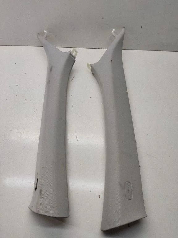 (A) pillar trim 4M0867234