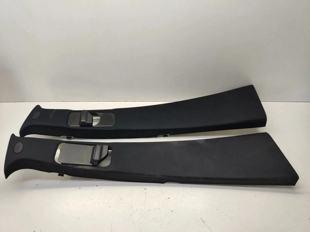 (B) pillar trim (top) – Mercedes-Benz ML-Class W164 (2005-2011)