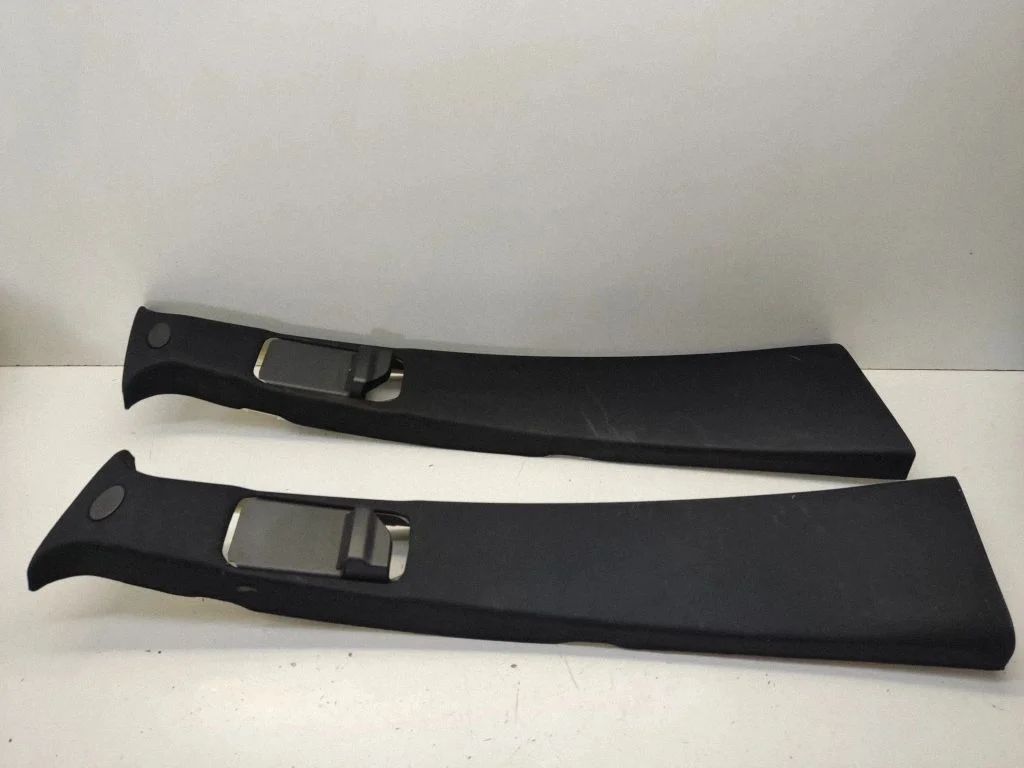 (B) pillar trim (top) – Mercedes-Benz ML-Class W164 (2005-2011)