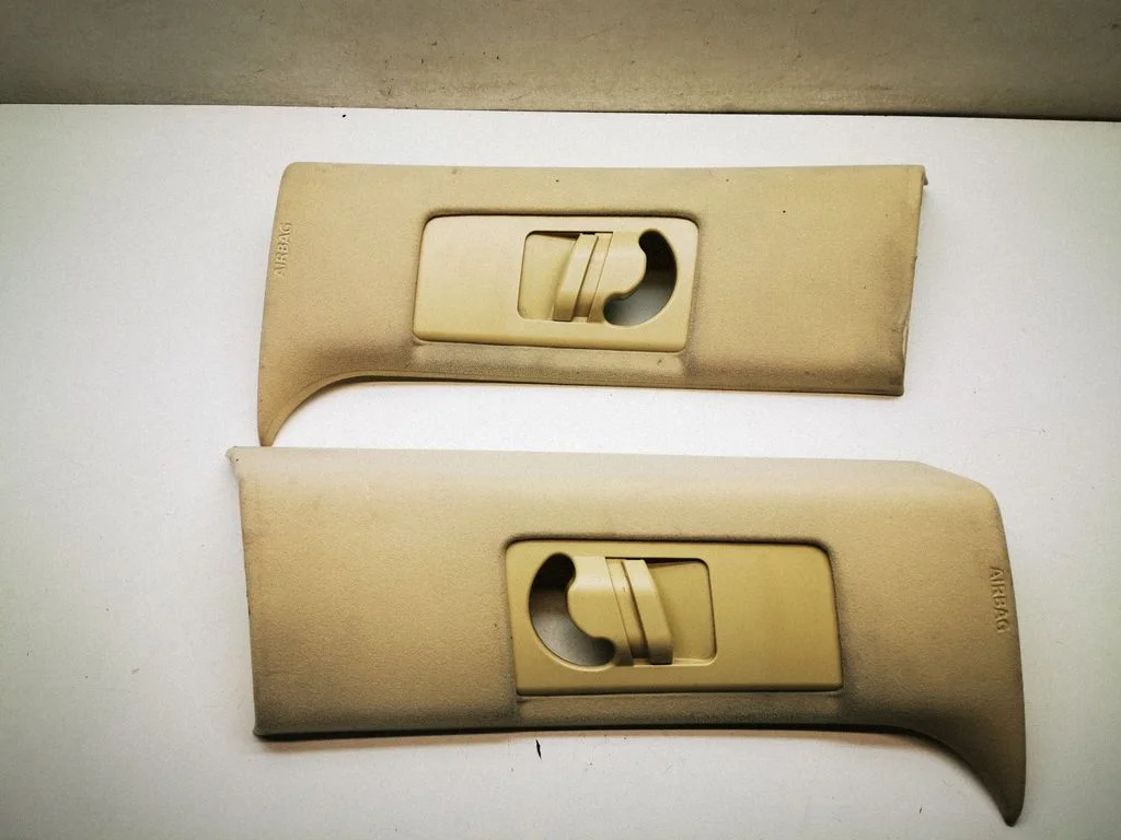 (B) piilari kate (ülemine) – Land Rover Range Rover L322 (2002-2012)