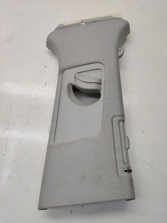 (B) piilari kate (ülemine) – Audi A8 S8 D4 4H (2010-2016)