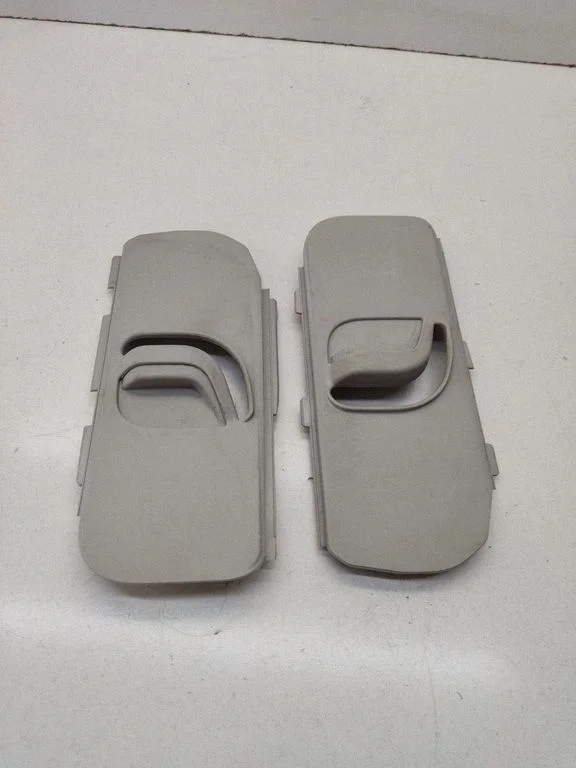 (B) statņa apdare (augšējā) – Nissan Qashqai+2 (2008-2010)