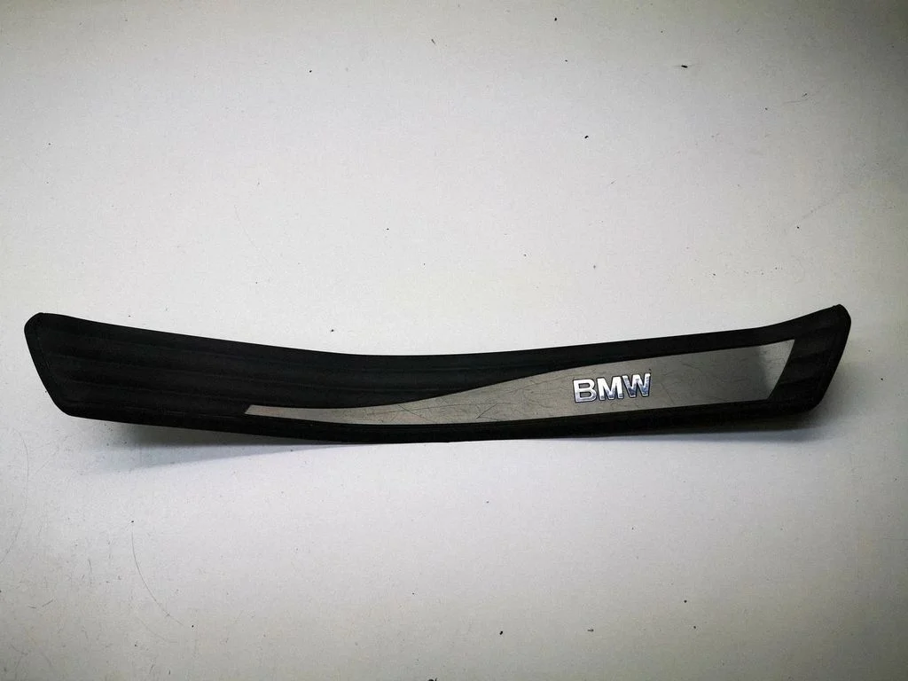 Rear sill trim cover 7034306