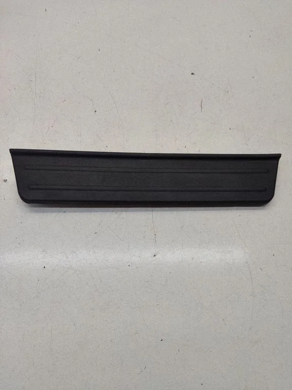 Rear sill trim cover 858782E000
