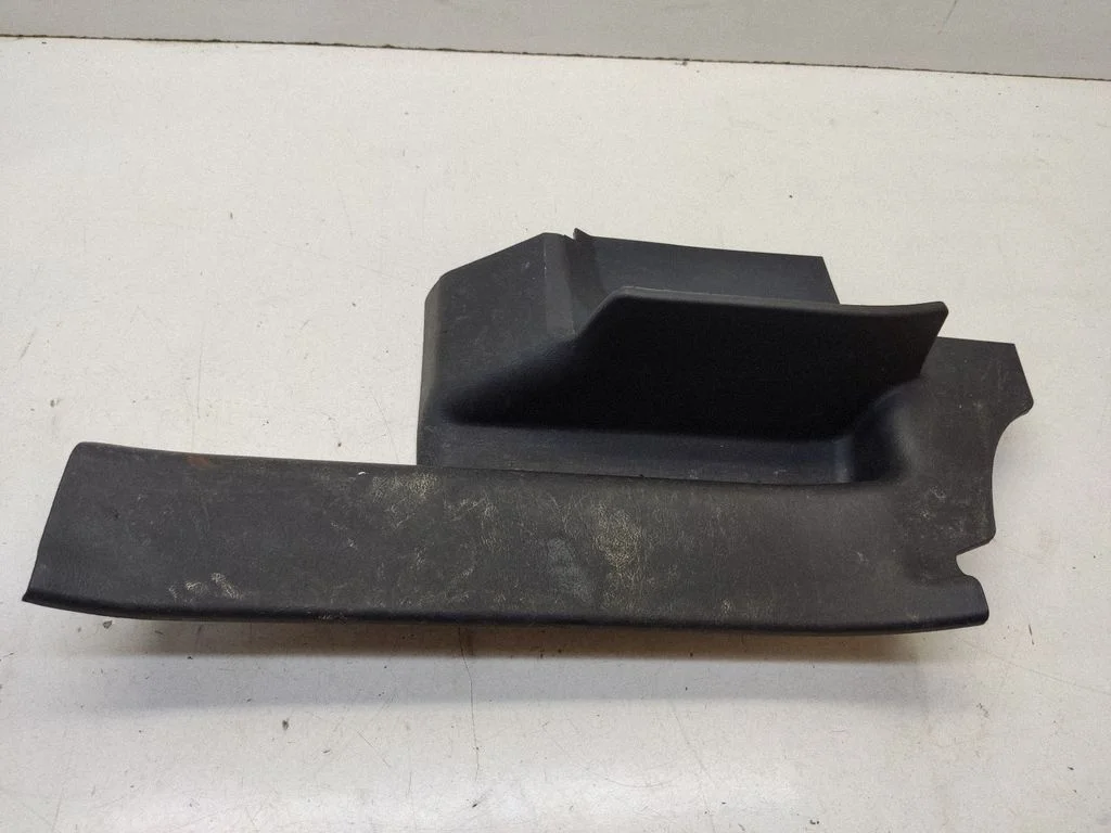 Rear sill trim cover 858762E000