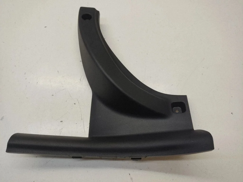Rear sill trim cover 85876H8400