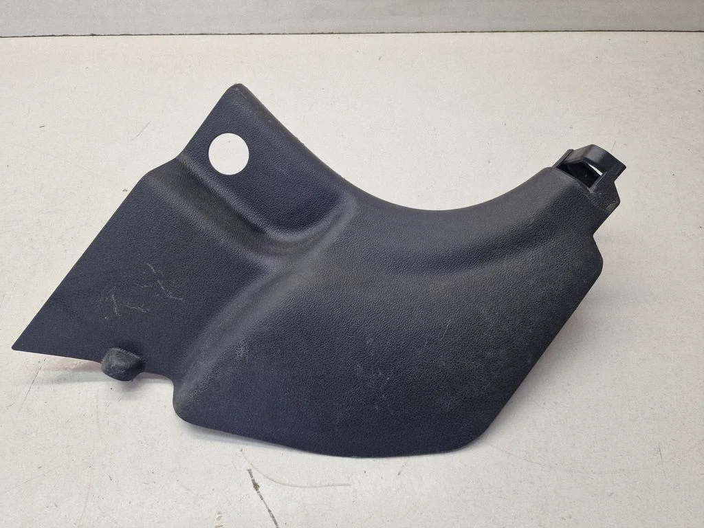 Foot area side trim 85826D7900