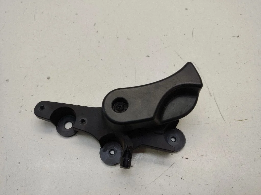 Engine bonnet (hood) release handle 7067086