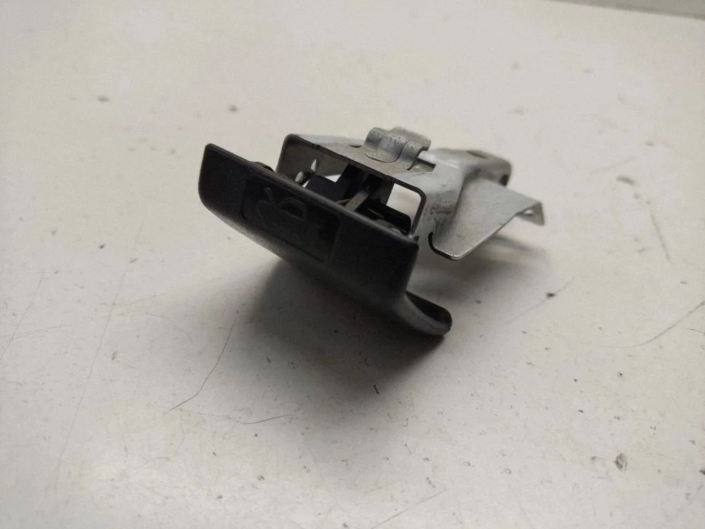 Engine bonnet (hood) release handle – front