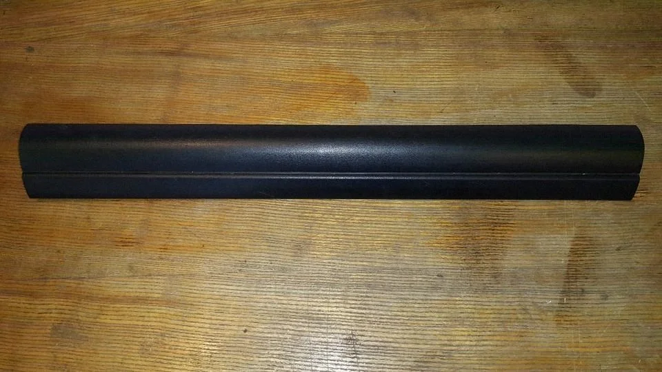 Front sill trim cover 8201218