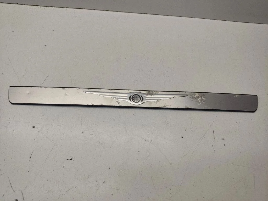 Front sill trim cover – left