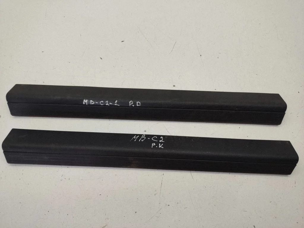 Front sill trim cover A2046860136