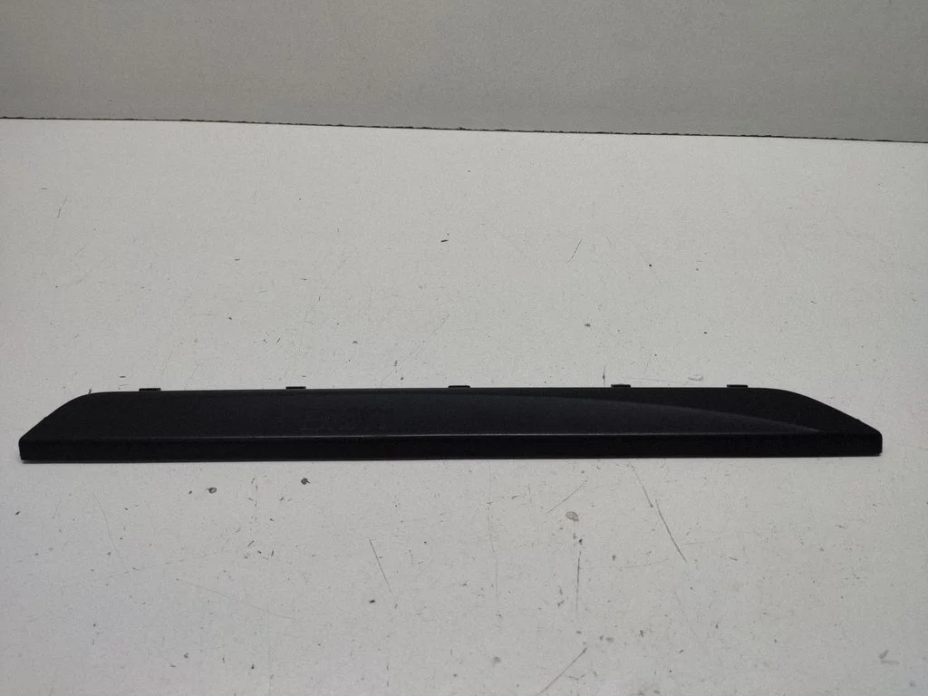 Front sill trim cover 7117634