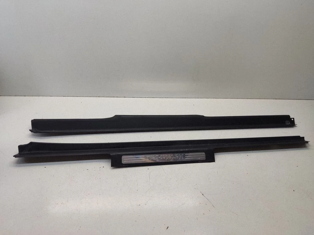 Front sill trim cover A2516800035