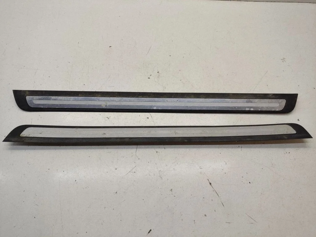 Front sill trim cover – Audi A5 8T 8F (2007-2016)