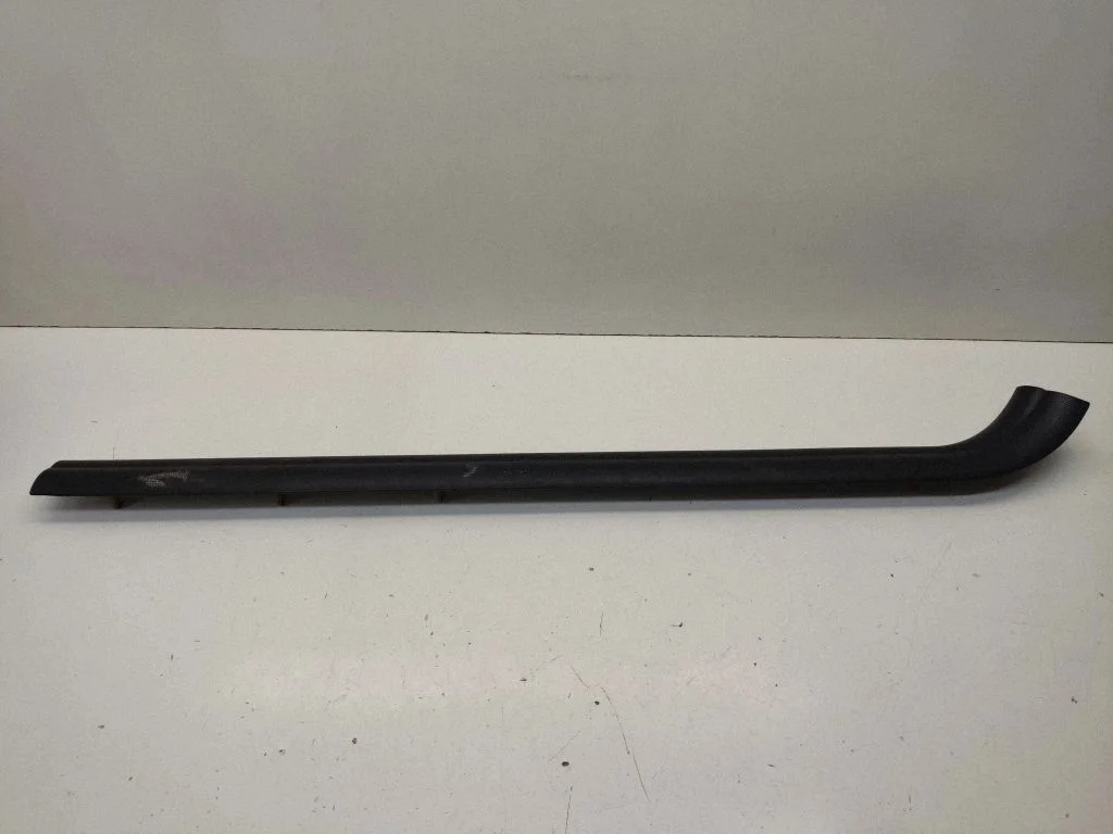 Front sill trim cover 7058148