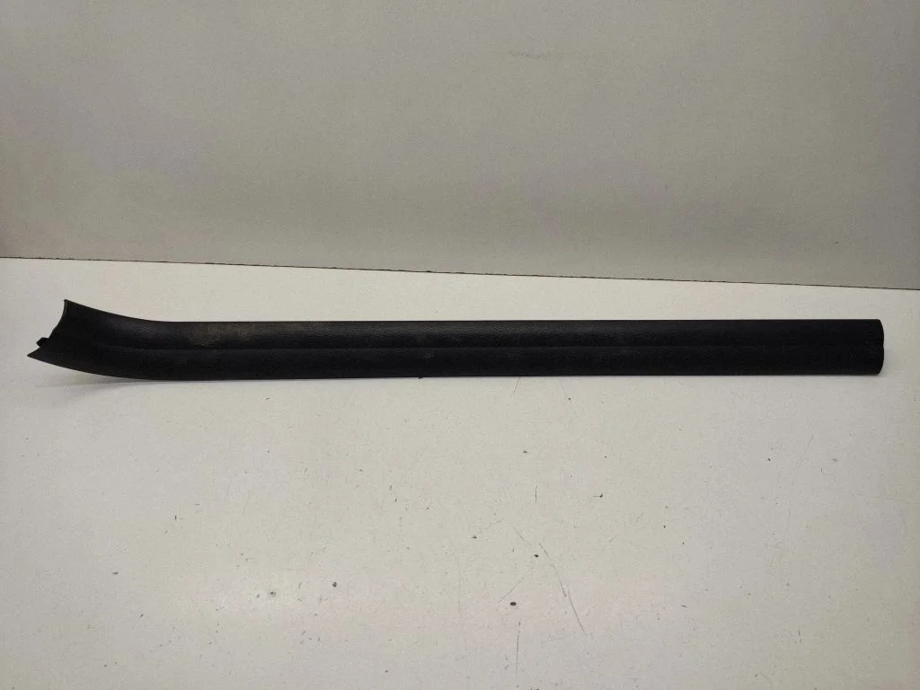 Front sill trim cover 7058147