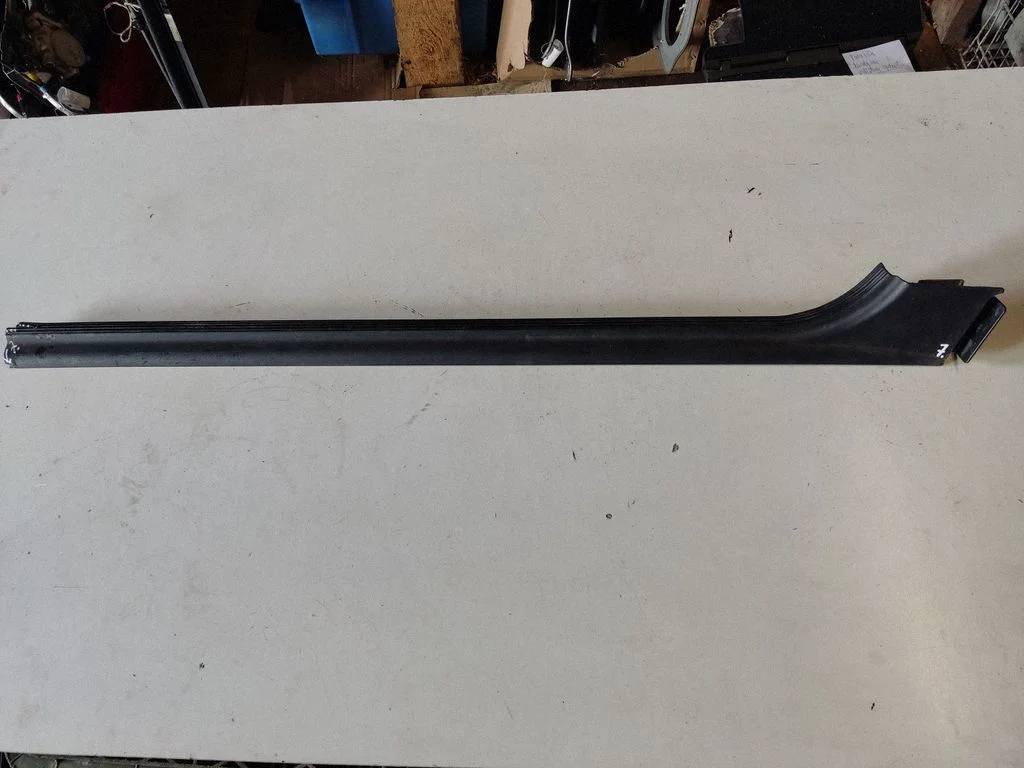 Front sill trim cover 8130498