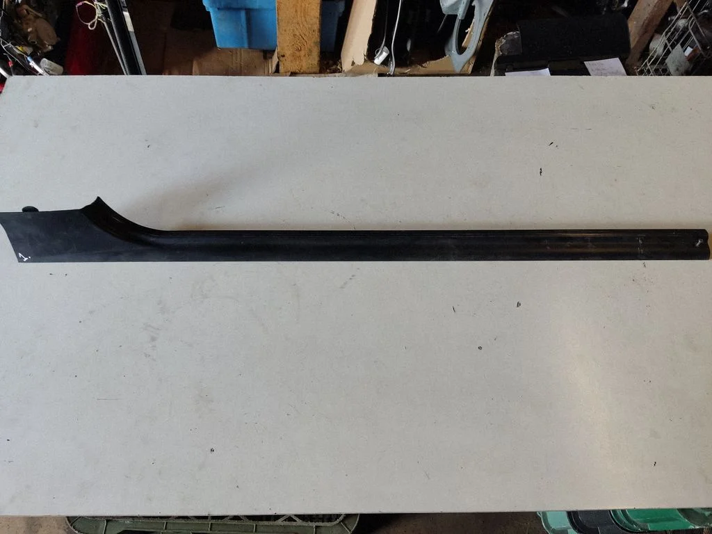 Front sill trim cover 8146581