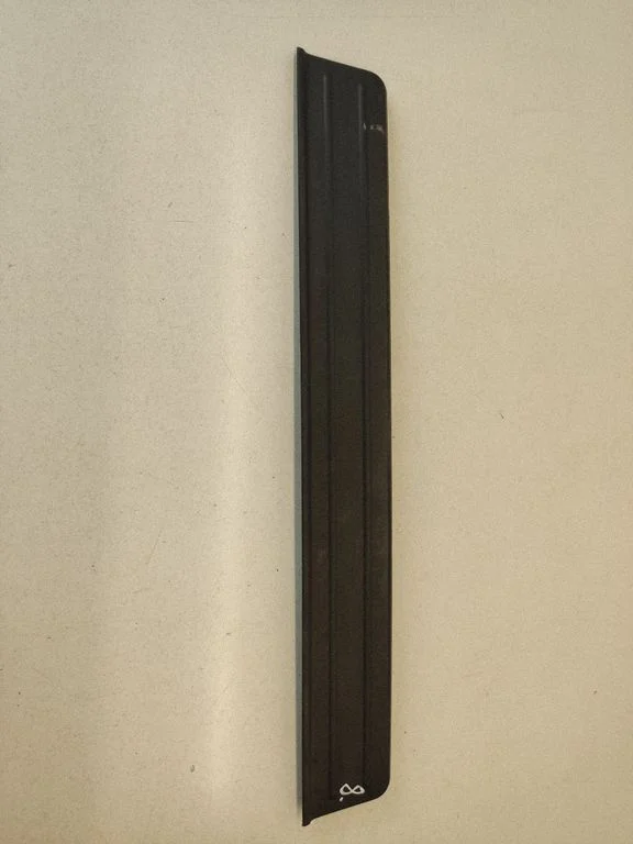 Priekšējā sliekšņa apdare (iekšējā) 858792E000