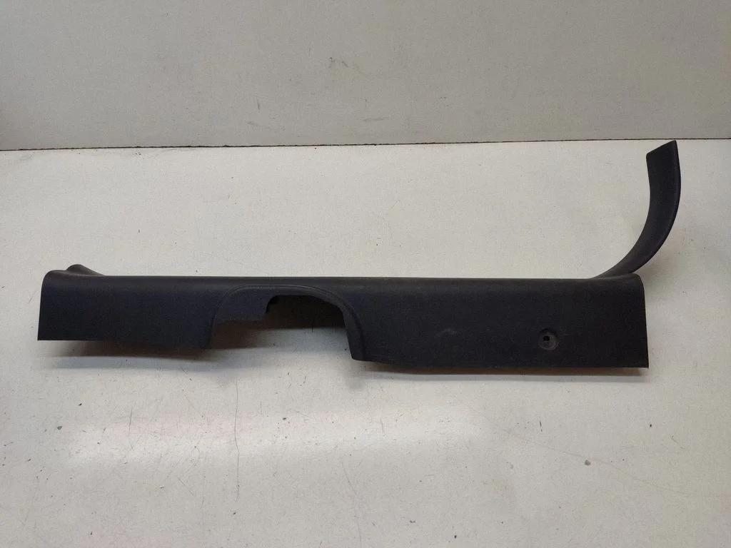 Front sill trim cover 858712E000