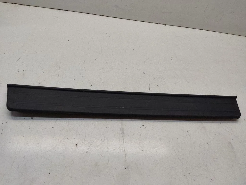 Front sill trim cover 858732E000