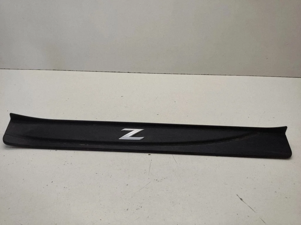 Front sill trim cover 769B01EA0A