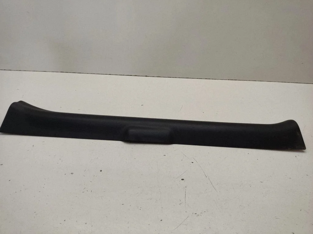 Front sill trim cover 769B51EA0A