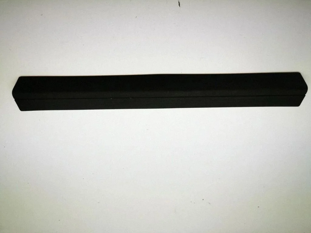 Front sill trim cover A2046860036