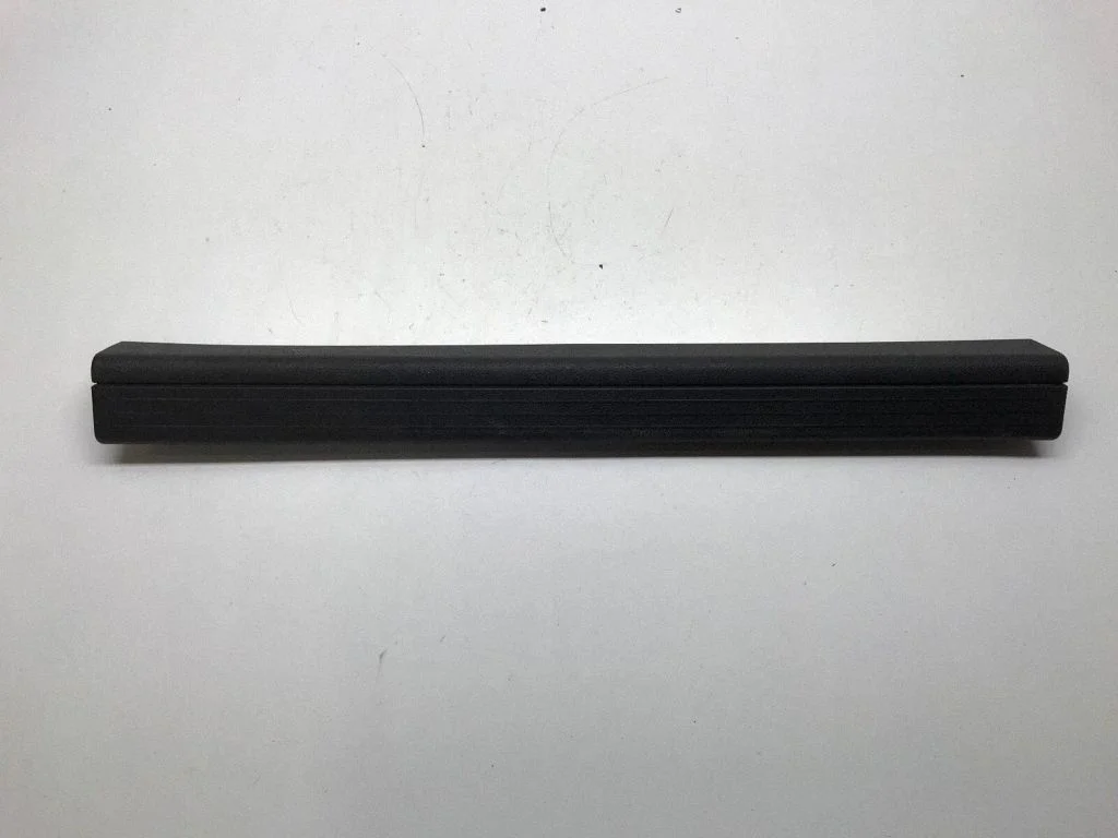 Front sill trim cover A2046860136