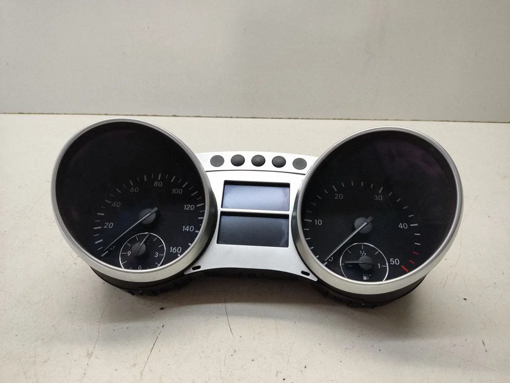 Speedometer (instrument cluster) – Mercedes-Benz R-Class W251 (2005-2013)
