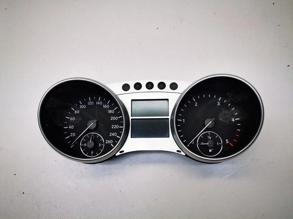 Speedometer (instrument cluster) – Mercedes-Benz R-Class W251 (2005-2013)