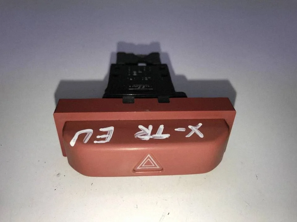 Hazard light switch 06016