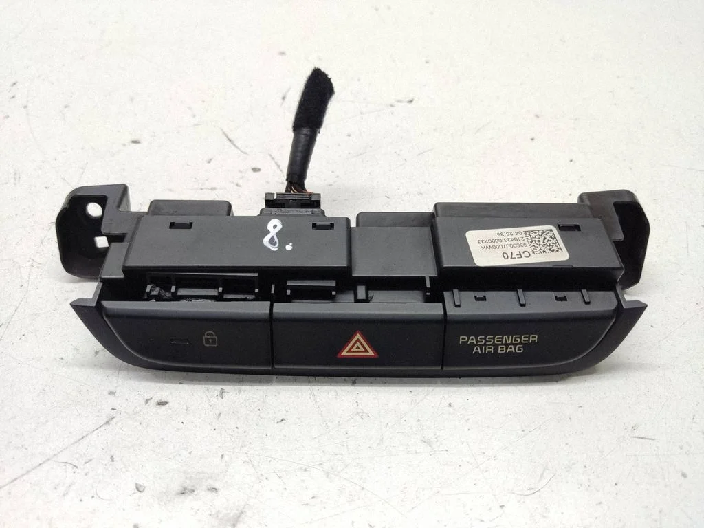 Hazard light switch – KIA Ceed (2018-)