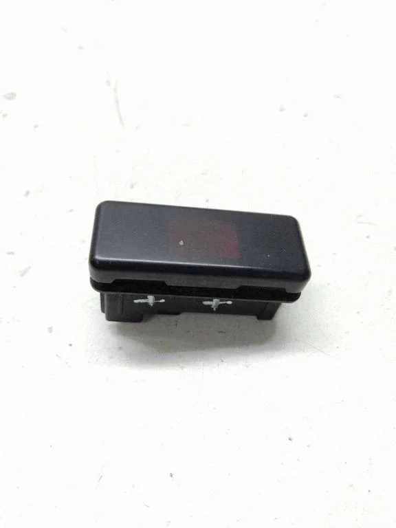 Hazard light switch 8350947