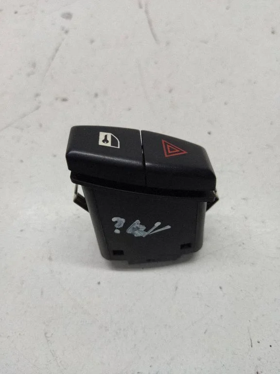 Hazard light switch – BMW 5 Series E60 E61 (2004-2010)
