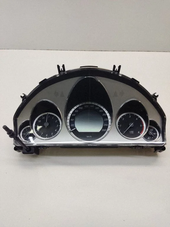 Speedometer (instrument cluster) – Mercedes-Benz E-Class W212 (2009-2016)