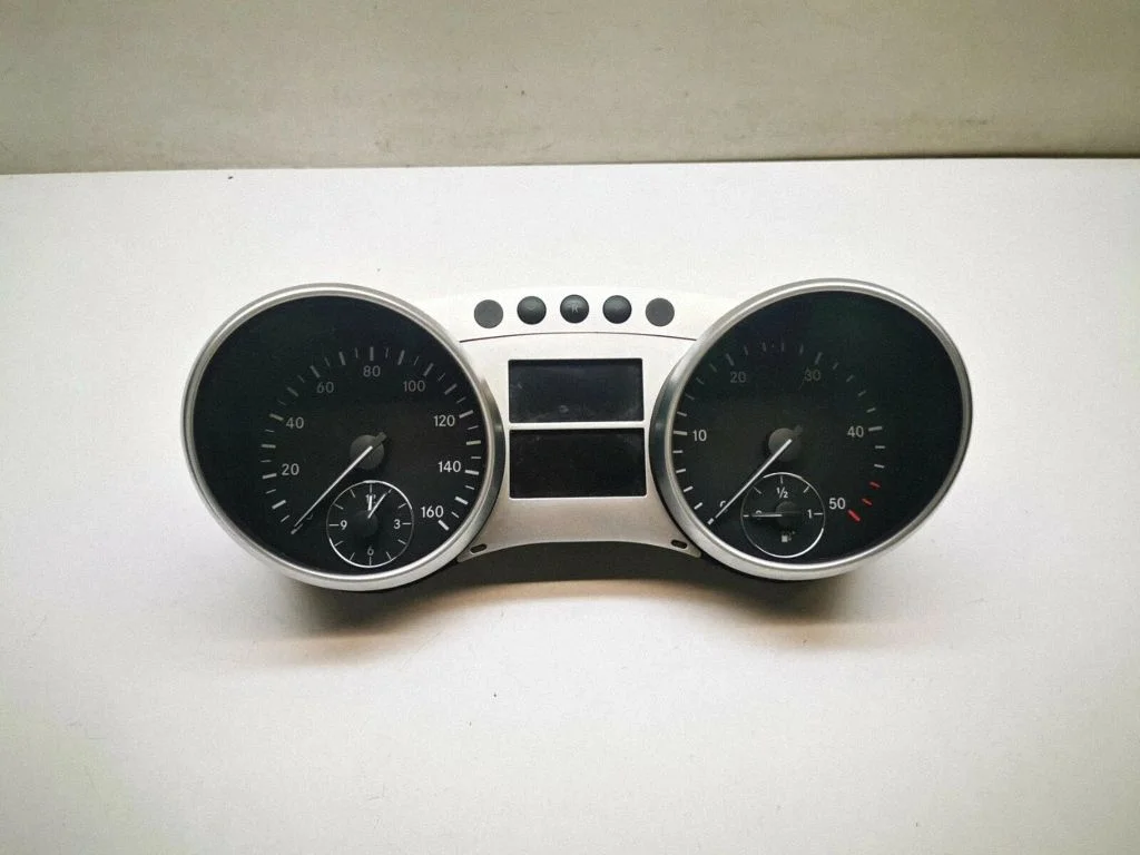 Speedometer (instrument cluster) – Mercedes-Benz R-Class W251 (2005-2013)
