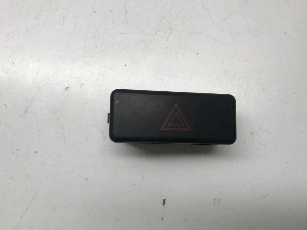 Hazard light switch – BMW 5 Series E39 (1996-2003)