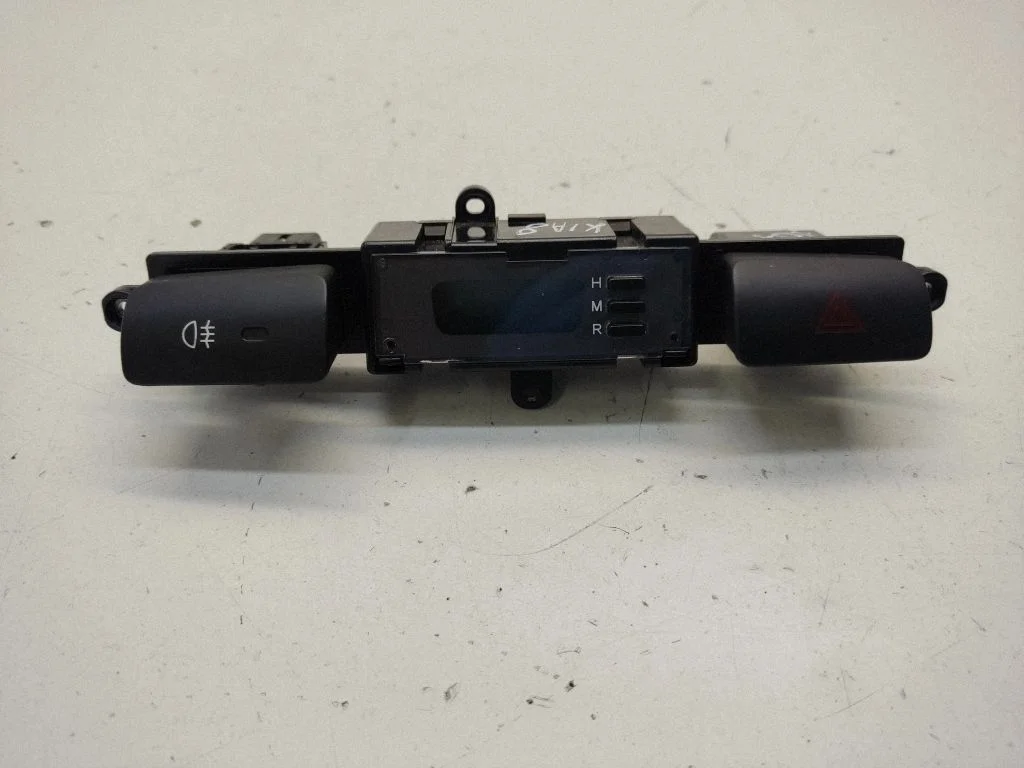 Hazard light switch – KIA Sportage (2005-2010)
