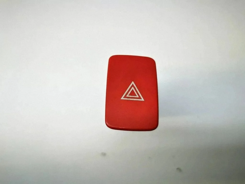 Hazard light switch 937902E900