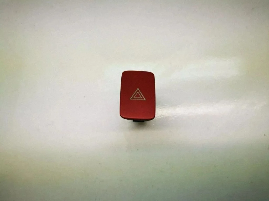 Hazard light switch 937902E900