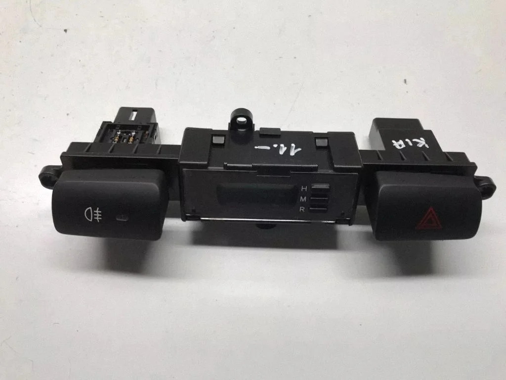 Hazard light switch – KIA Sportage (2005-2010)