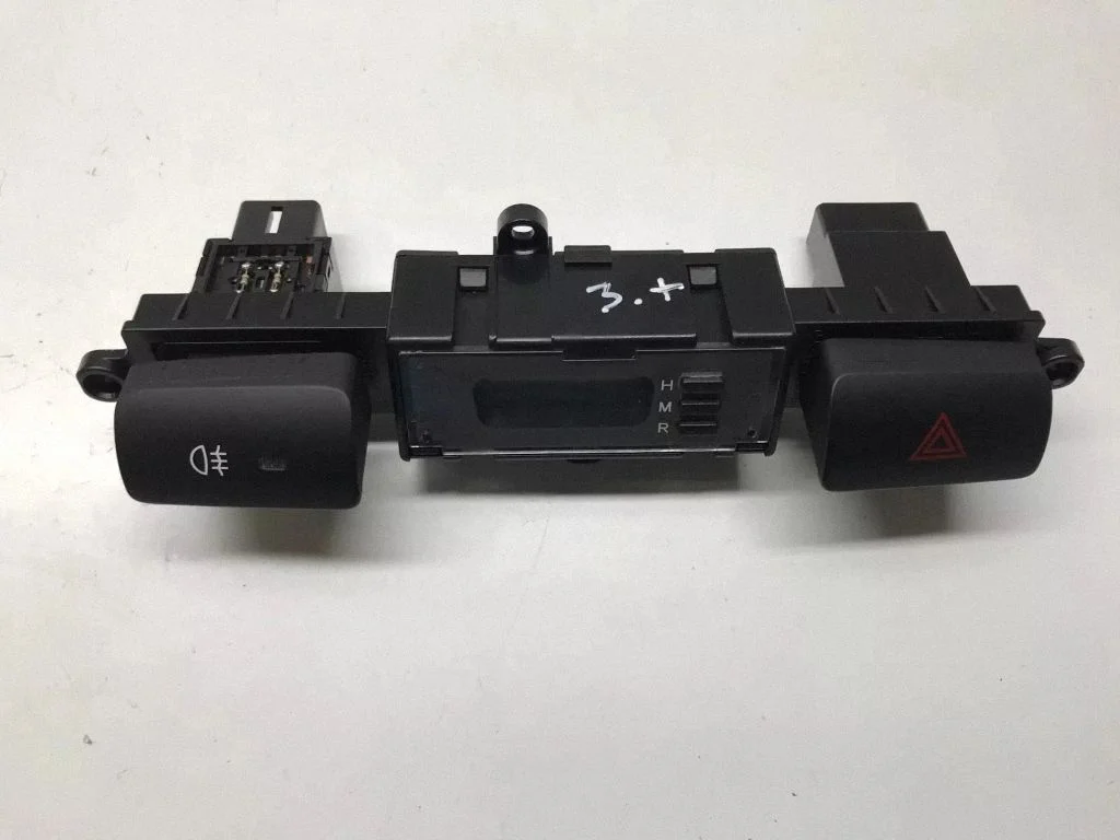 Hazard light switch – KIA Sportage (2005-2010)