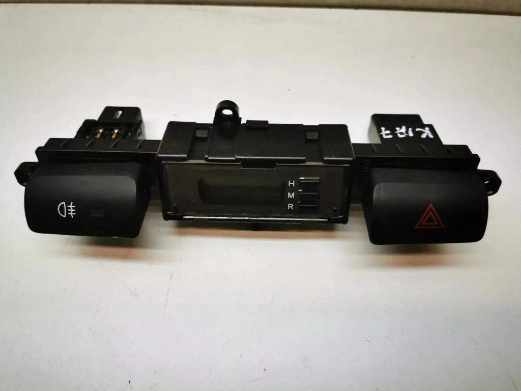Hazard light switch – KIA Sportage (2005-2010)