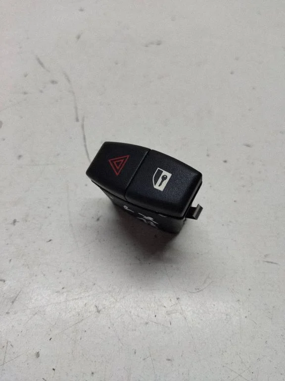 Hazard light switch 6919506